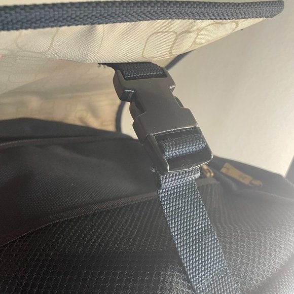 Ricardo Beverly Hills Carry-on Bag. Shoulder bag with arm strap. - Picture 7 of 7